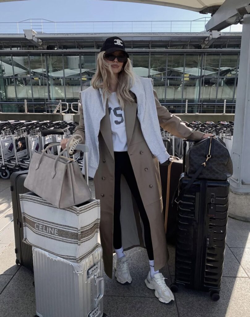 Trençkot Sportif Şıklık Havaalanı Kıyafeti Fikri