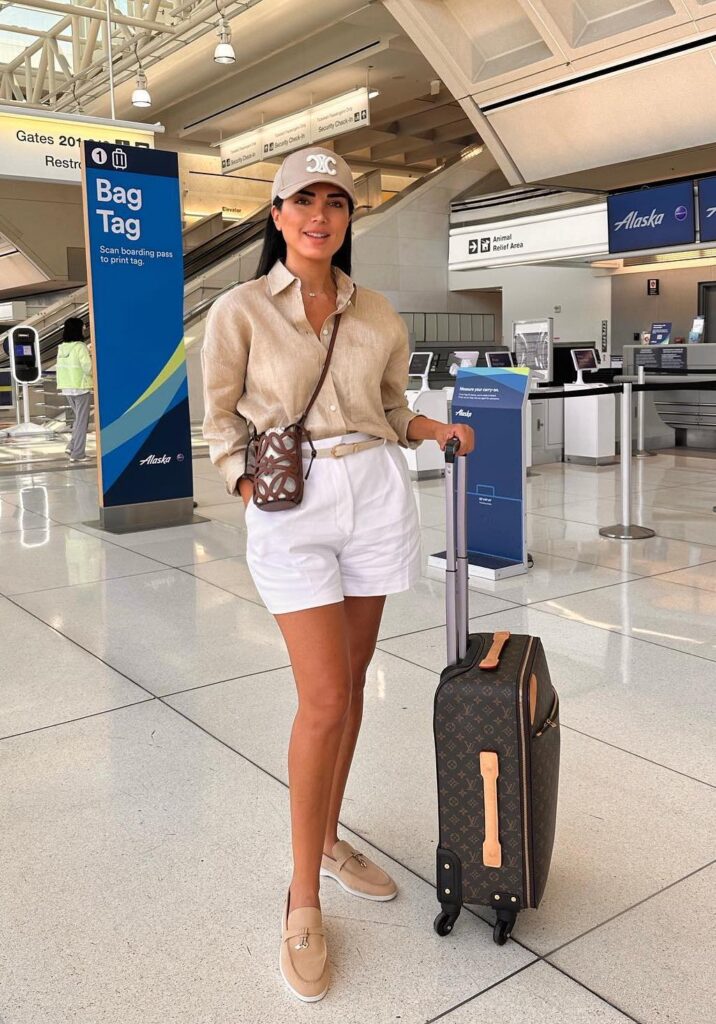 Kişiye Özel Şort + Gömlek Havaalanı Kıyafeti Fikirleri
