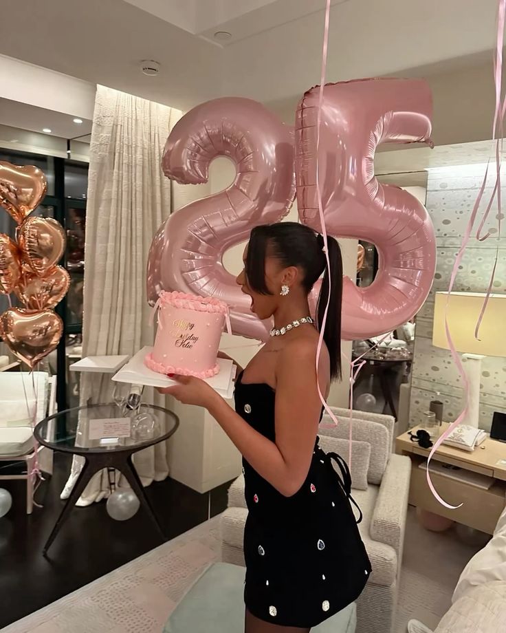 Küçük Siyah Elbise Doğum Günü kıyafeti alt.